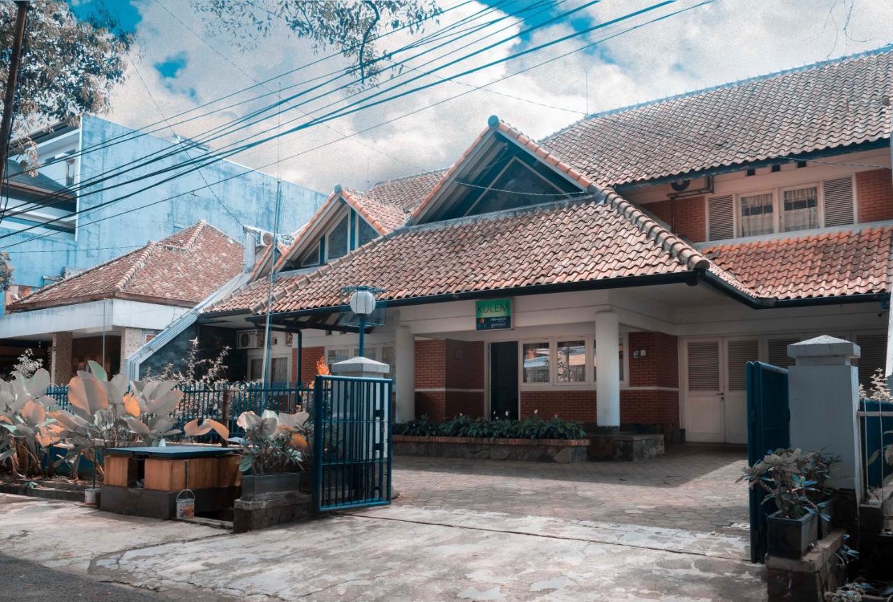 Kulem Gempol Hotel Bandung Bagian luar foto